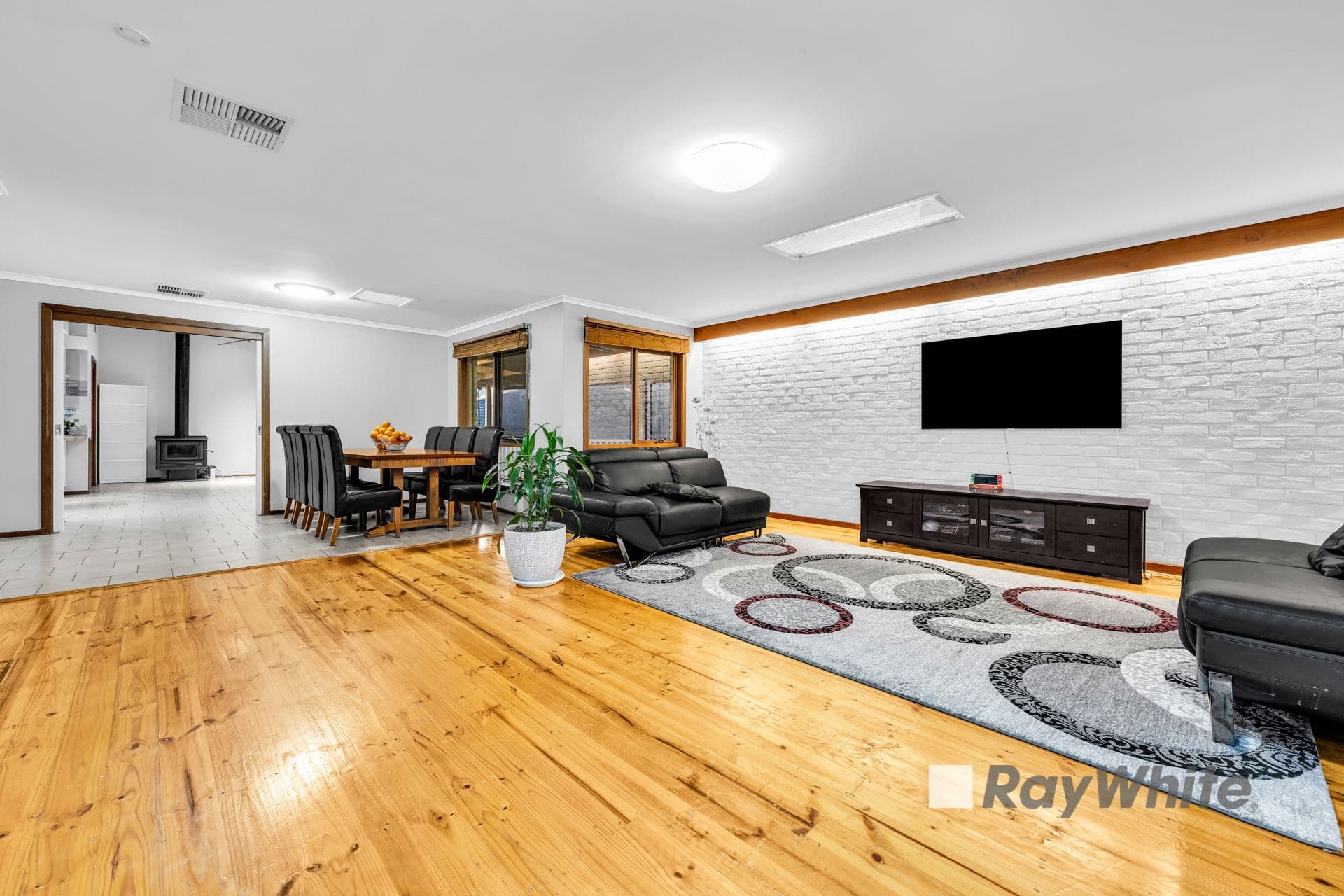 1 Salignus Court, Narre Warren VIC 3805, Narre Warren - Thumbnail 2