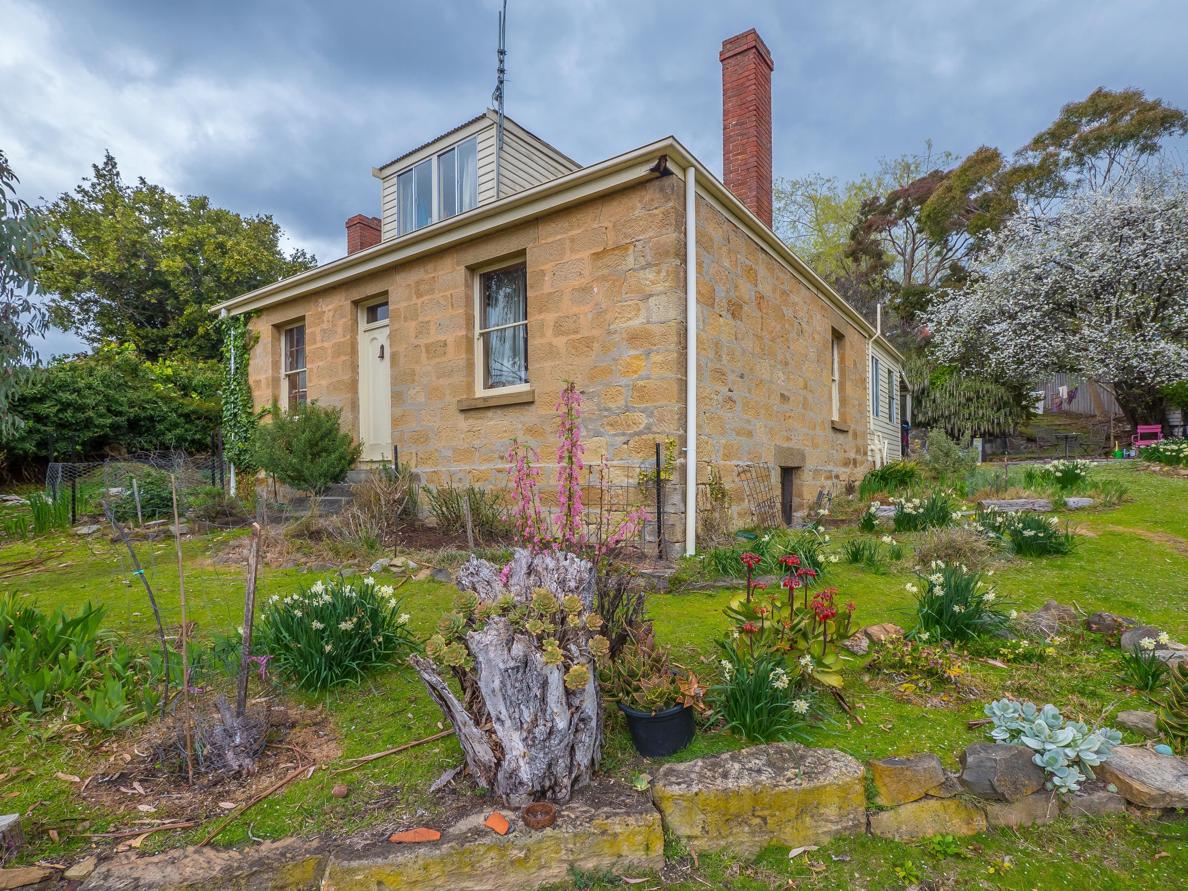 3 Hillside Crescent, West Hobart TAS 7000, West Hobart - Thumbnail 2
