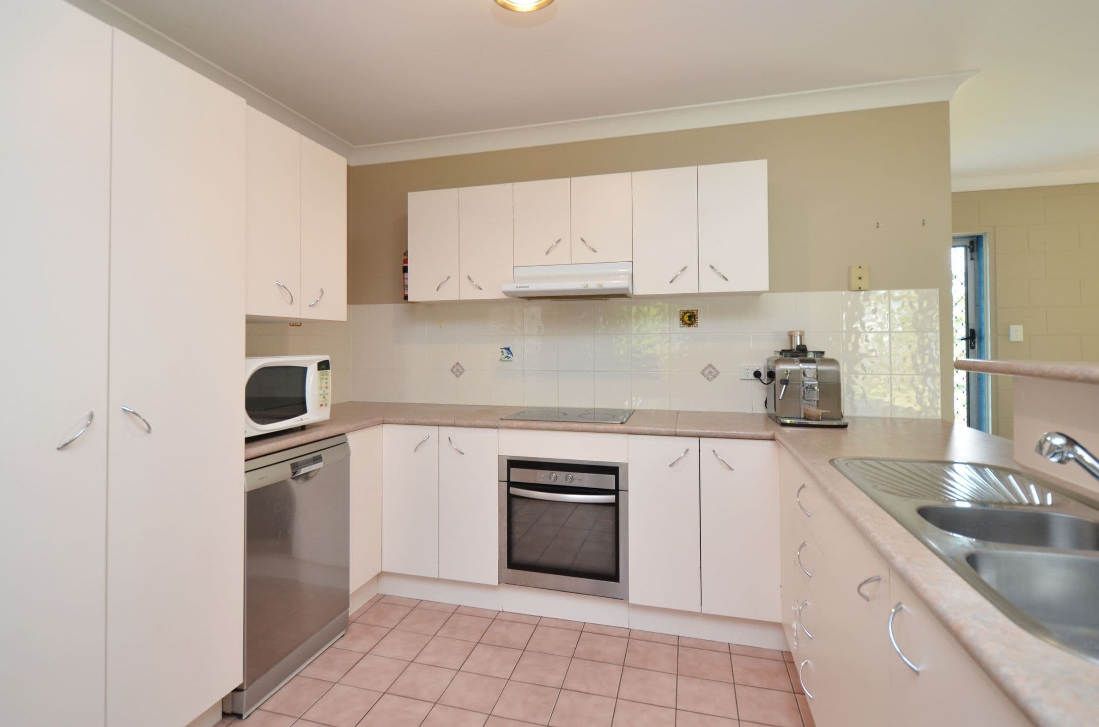 18 Black Braes Court, Mount Louisa QLD 4814, Mount Louisa - Thumbnail 3
