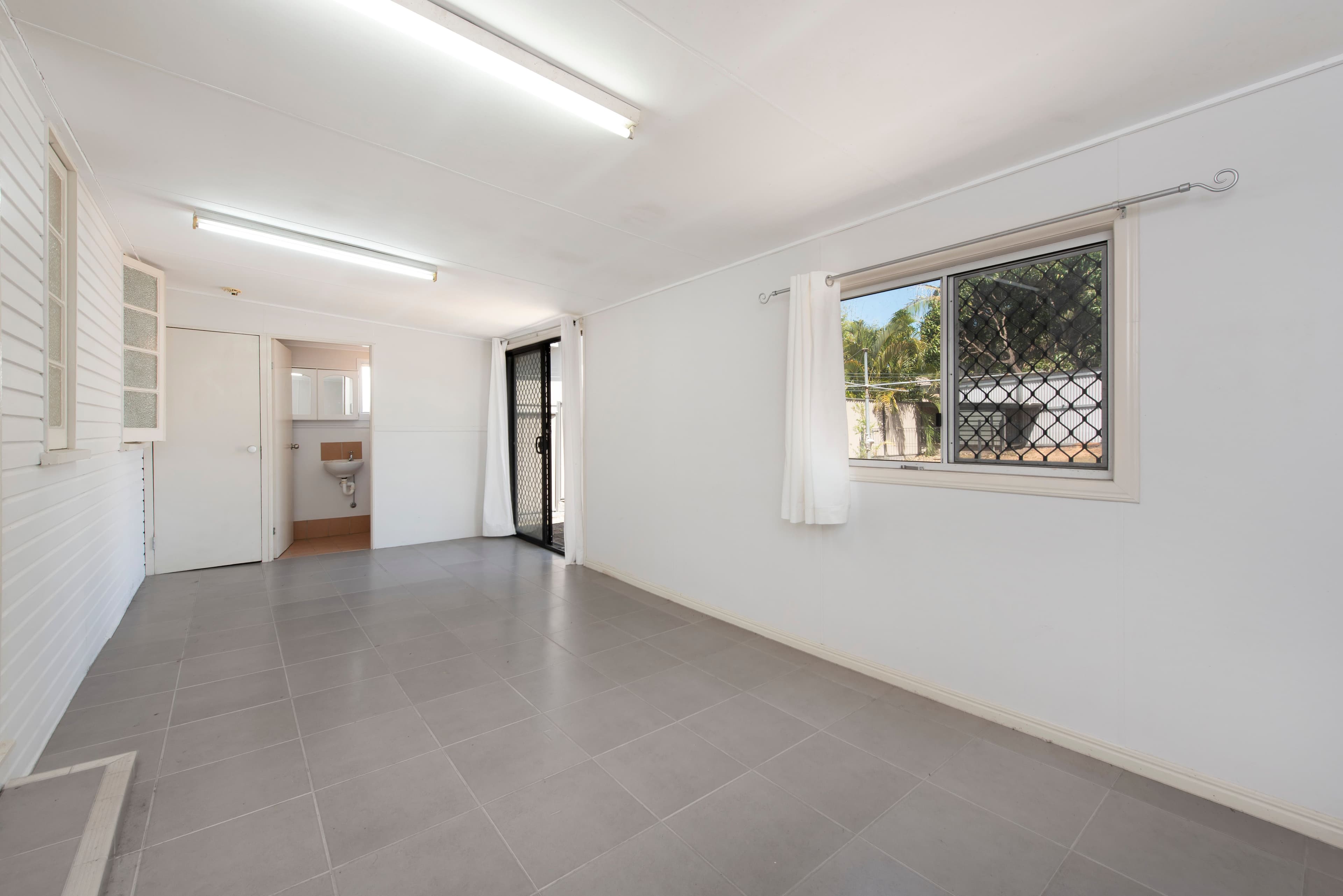 835 Old Cleveland Road, Carina QLD 4152, Carina - Thumbnail 4