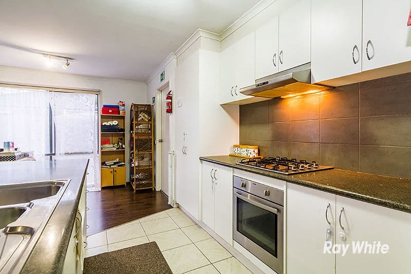 18 Baltic Way, Cranbourne West VIC 3977, Cranbourne West - Thumbnail 2