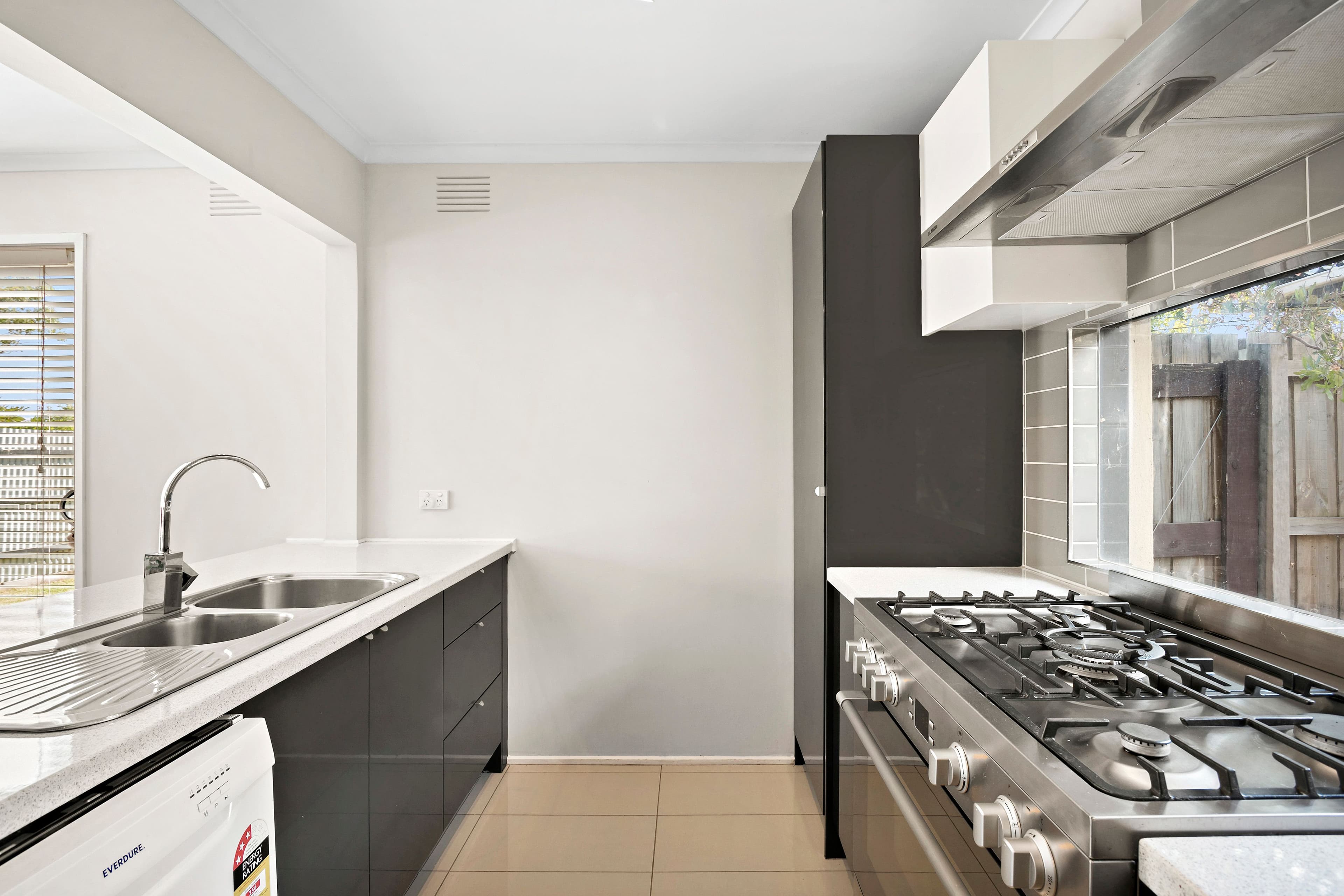 6 Sussex Crescent, Seaford VIC 3198, Seaford - Thumbnail 4
