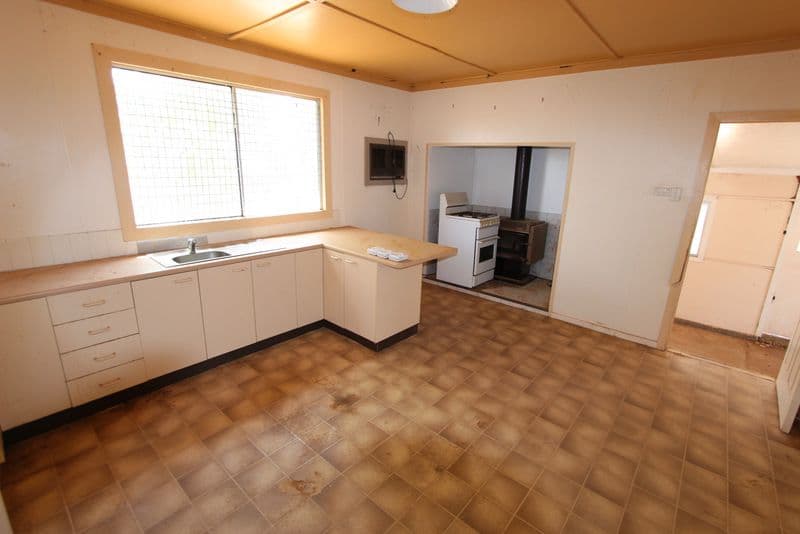 74 Cobb Street, Charleville QLD 4470, Charleville - Thumbnail 2
