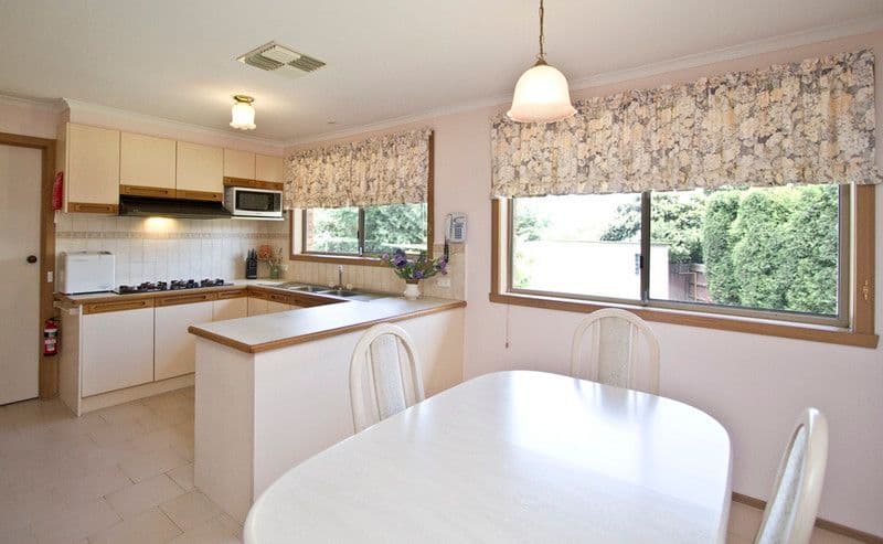 62 Grenda Drive, MILL PARK VIC 3082, Mill Park - Thumbnail 4