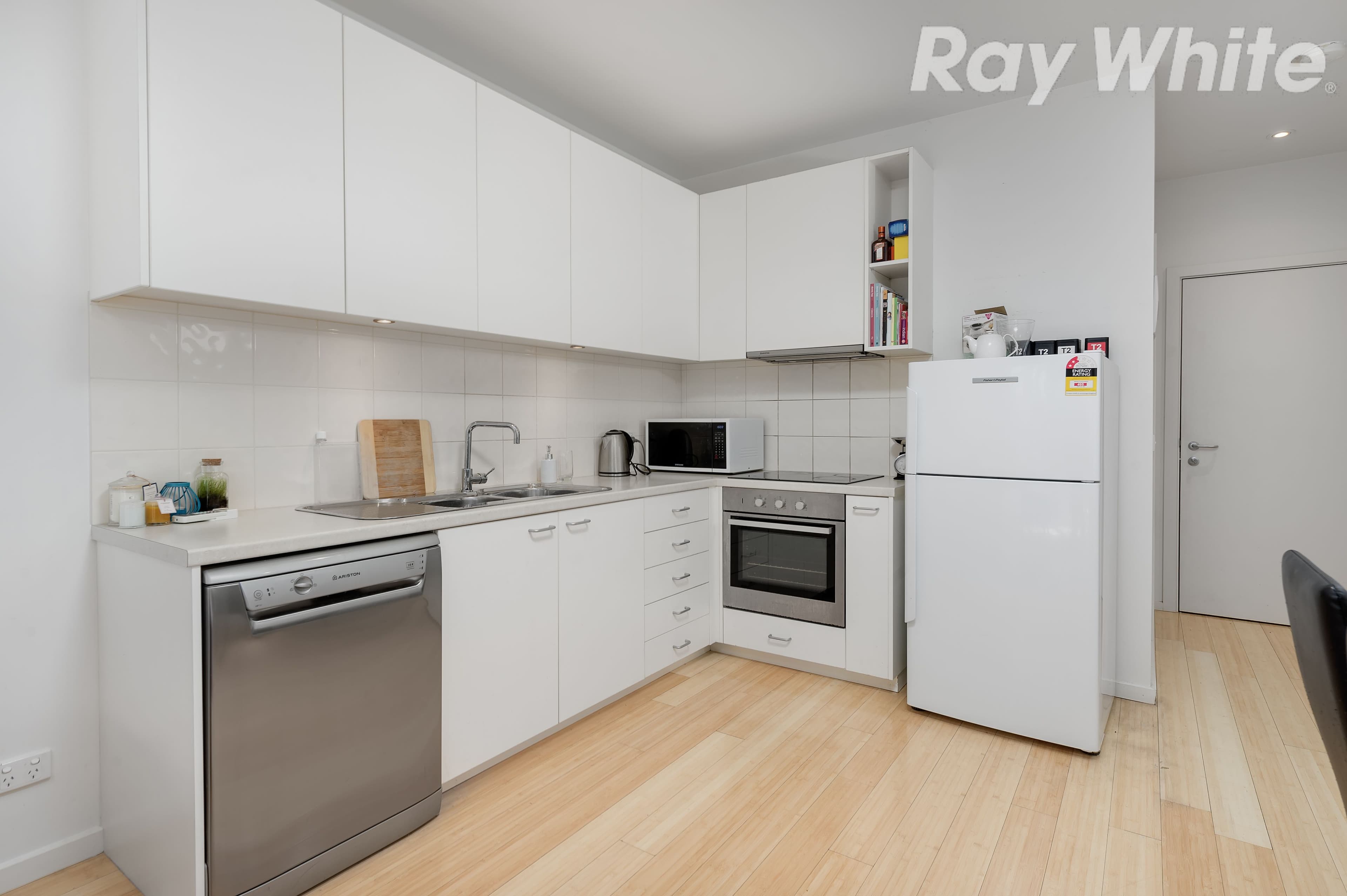 5 Poinsettia Court, Bundoora VIC 3083, Bundoora - Thumbnail 2