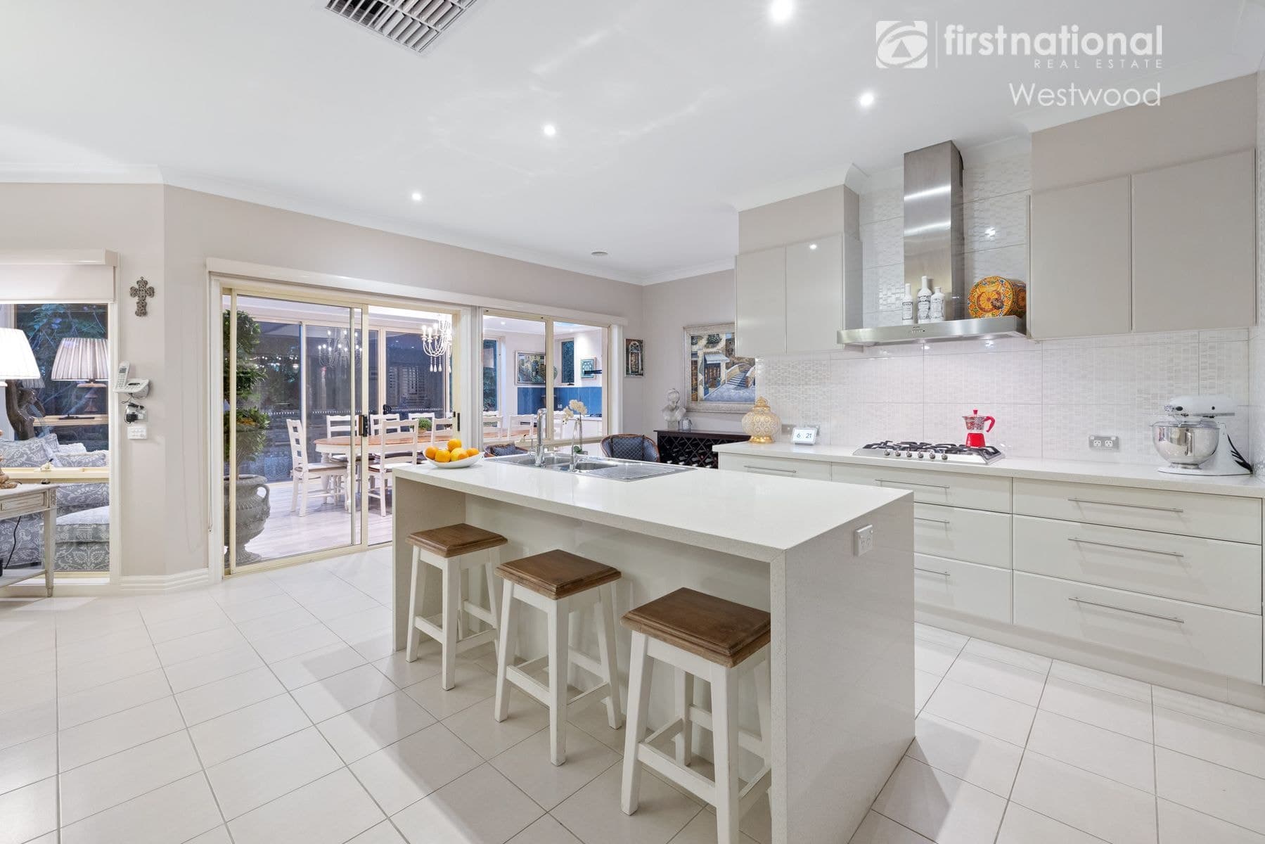 6 Larose Place, Werribee VIC 3030, Werribee - Thumbnail 2