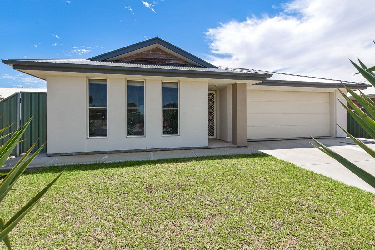 1/5 Hamilton Close, Kilsyth - Image 1