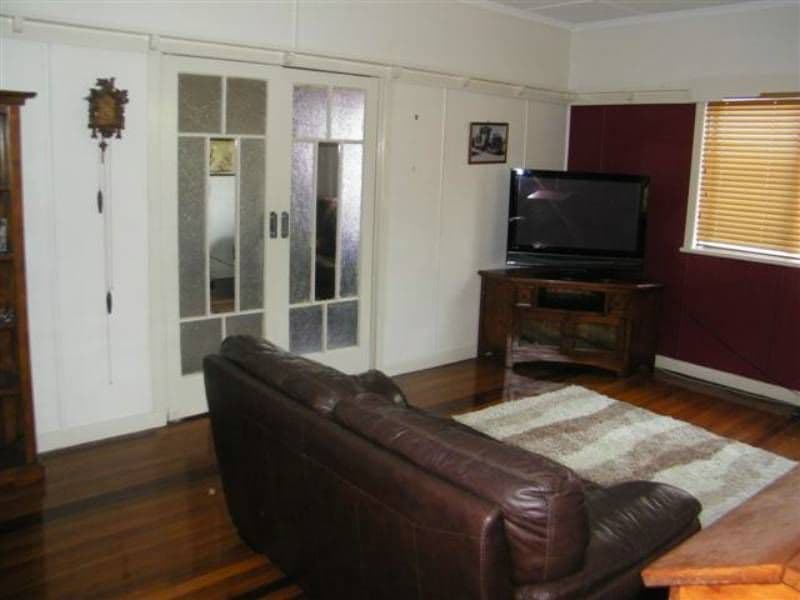 8 Fowler Street, WEST GLADSTONE QLD 4680, West Gladstone - Thumbnail 3