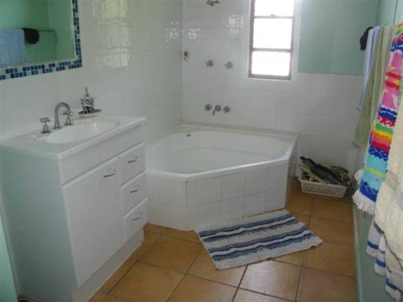 8 Fowler Street, WEST GLADSTONE QLD 4680, West Gladstone - Thumbnail 4