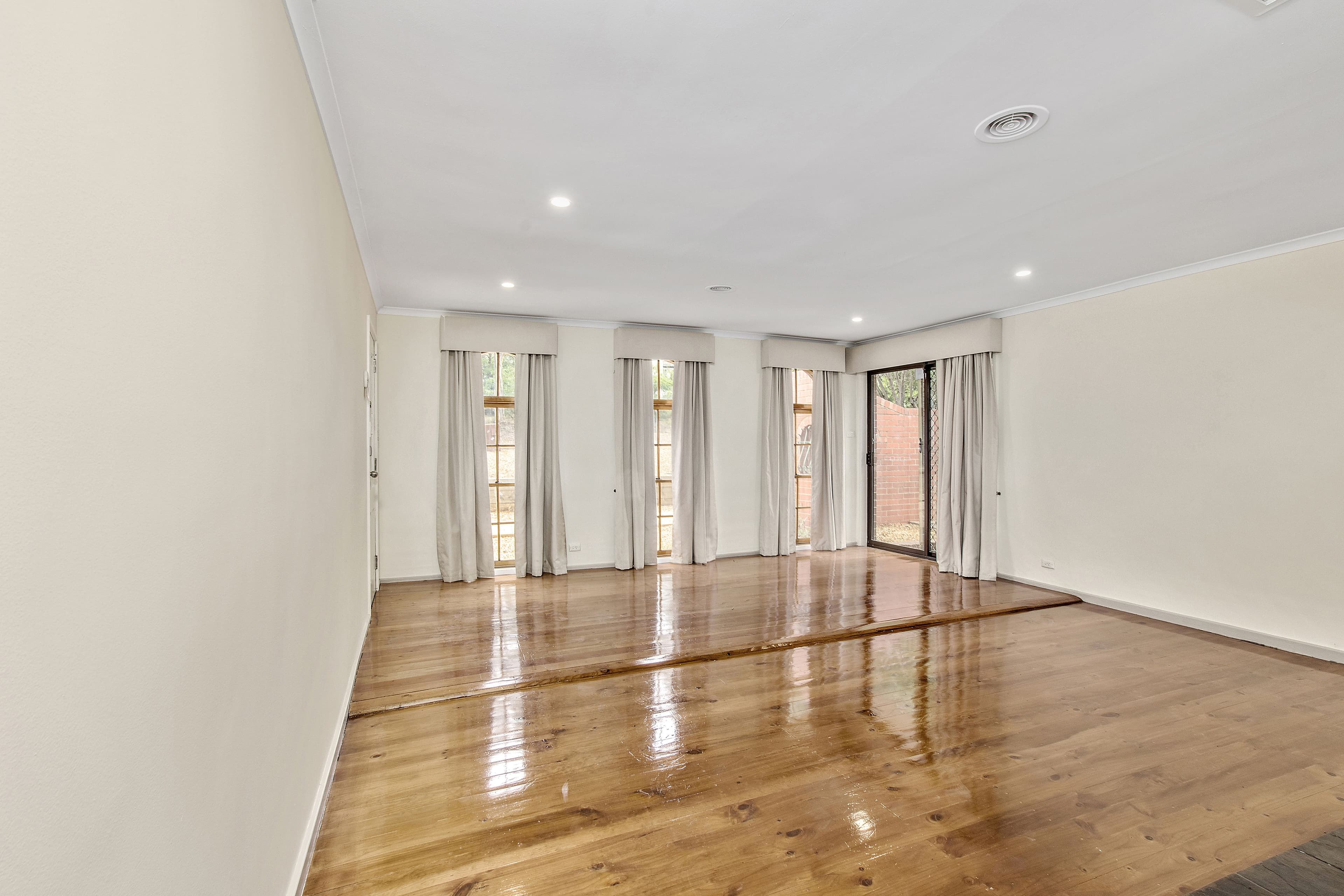 16 Noala Street, Aranda ACT 2614, Aranda - Thumbnail 2