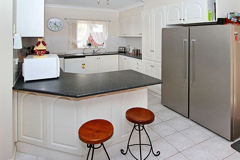 79 Grenda Drive, MILL PARK VIC 3082, Mill Park - Thumbnail 2