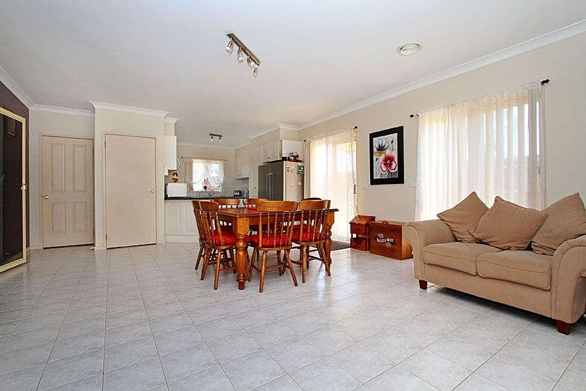 79 Grenda Drive, MILL PARK VIC 3082, Mill Park - Thumbnail 3
