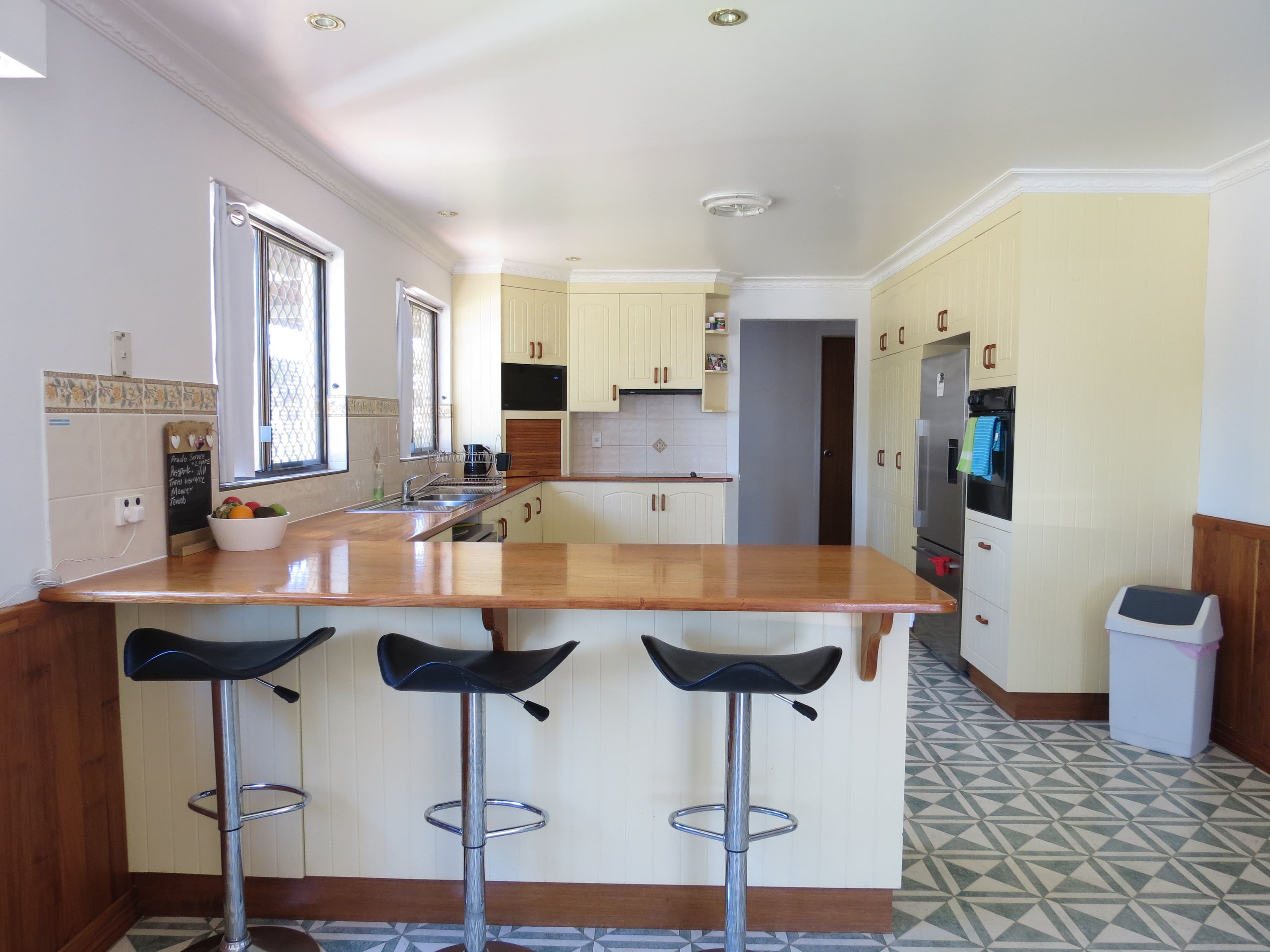 8 Martin Place, Emerald QLD 4720, Emerald - Thumbnail 3