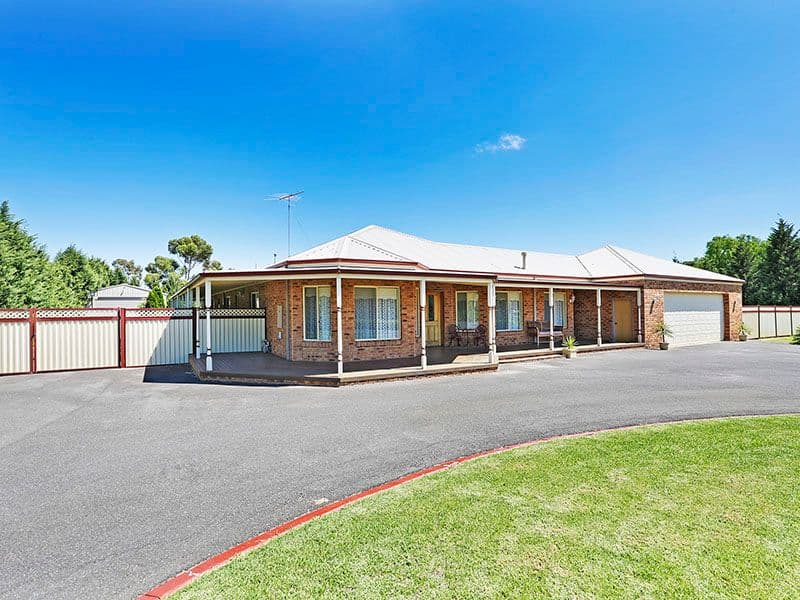 40 Nossal Court, Lara VIC 3212, Lara - Image 1