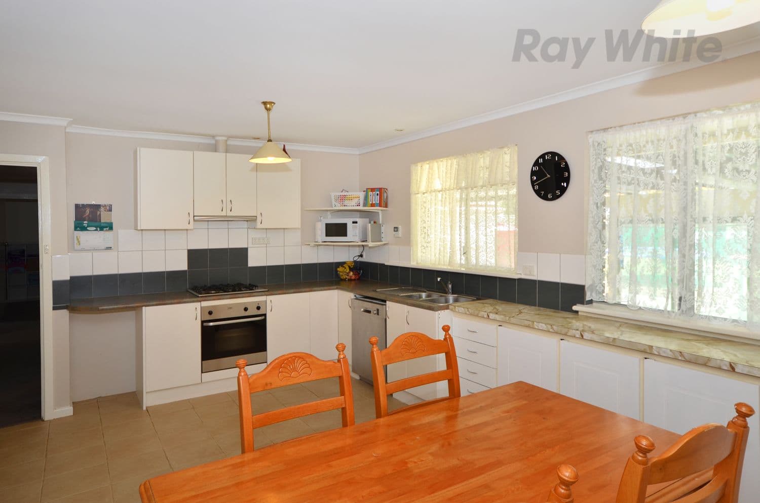 72 McArthur Road, Ivanhoe East, Ivanhoe East - Thumbnail 4