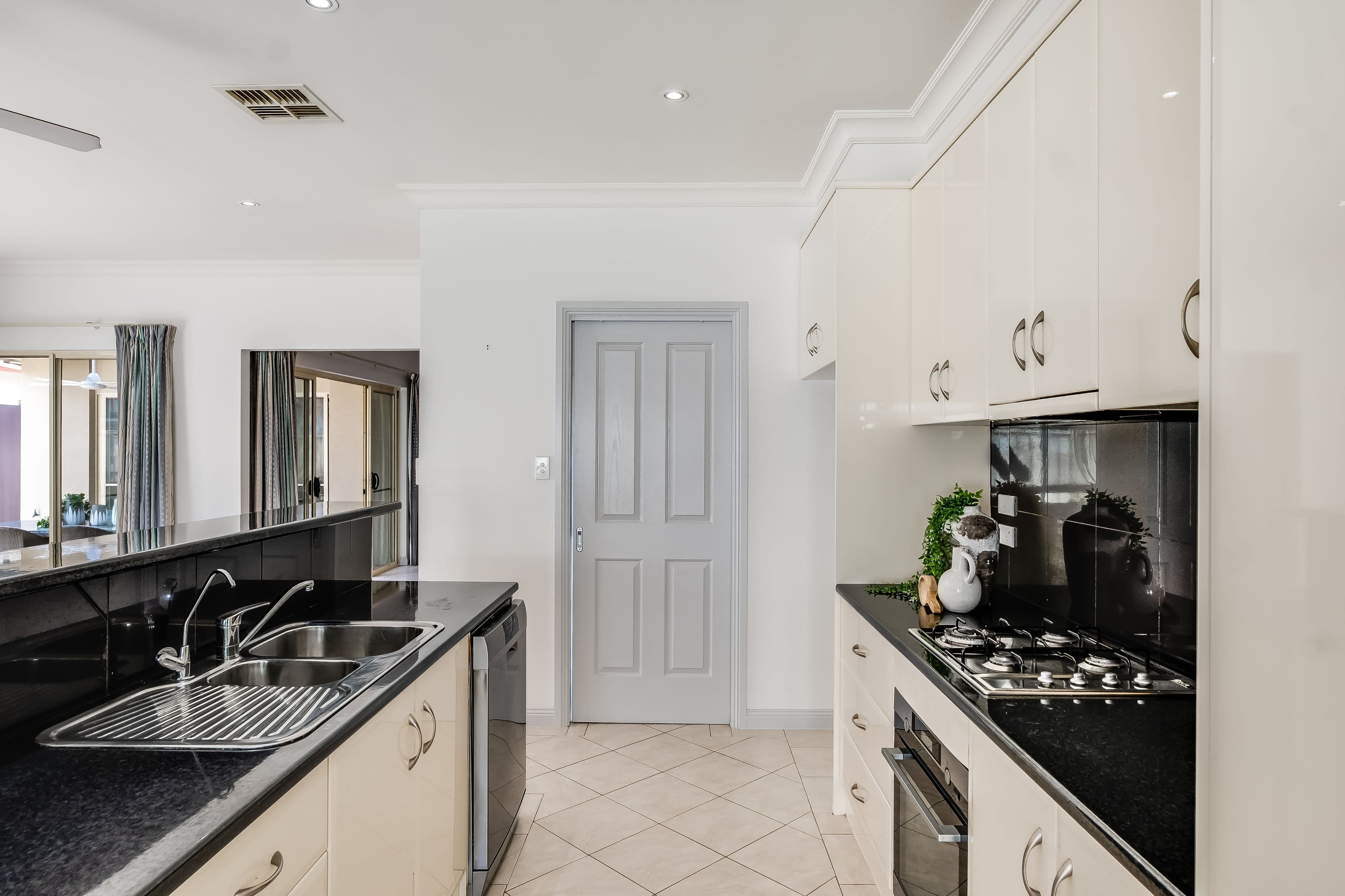 19 Swan Street, Grange SA 5022, Grange - Thumbnail 5