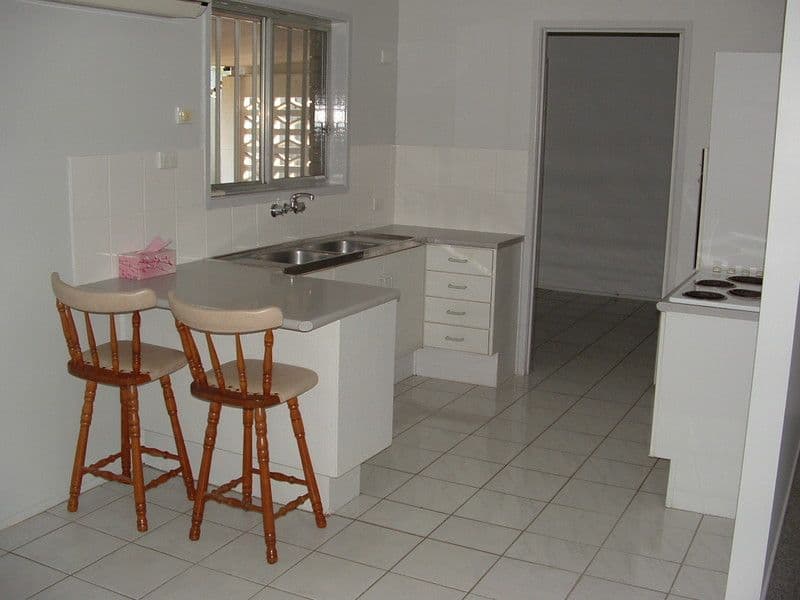 10 Edgeware Drive, ROCHEDALE SOUTH QLD 4123, Rochedale South - Thumbnail 4