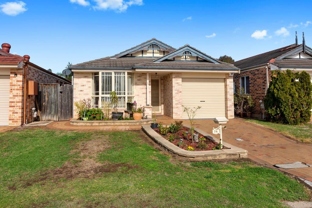 7 Inverell Avenue, Hinchinbrook - Image 1