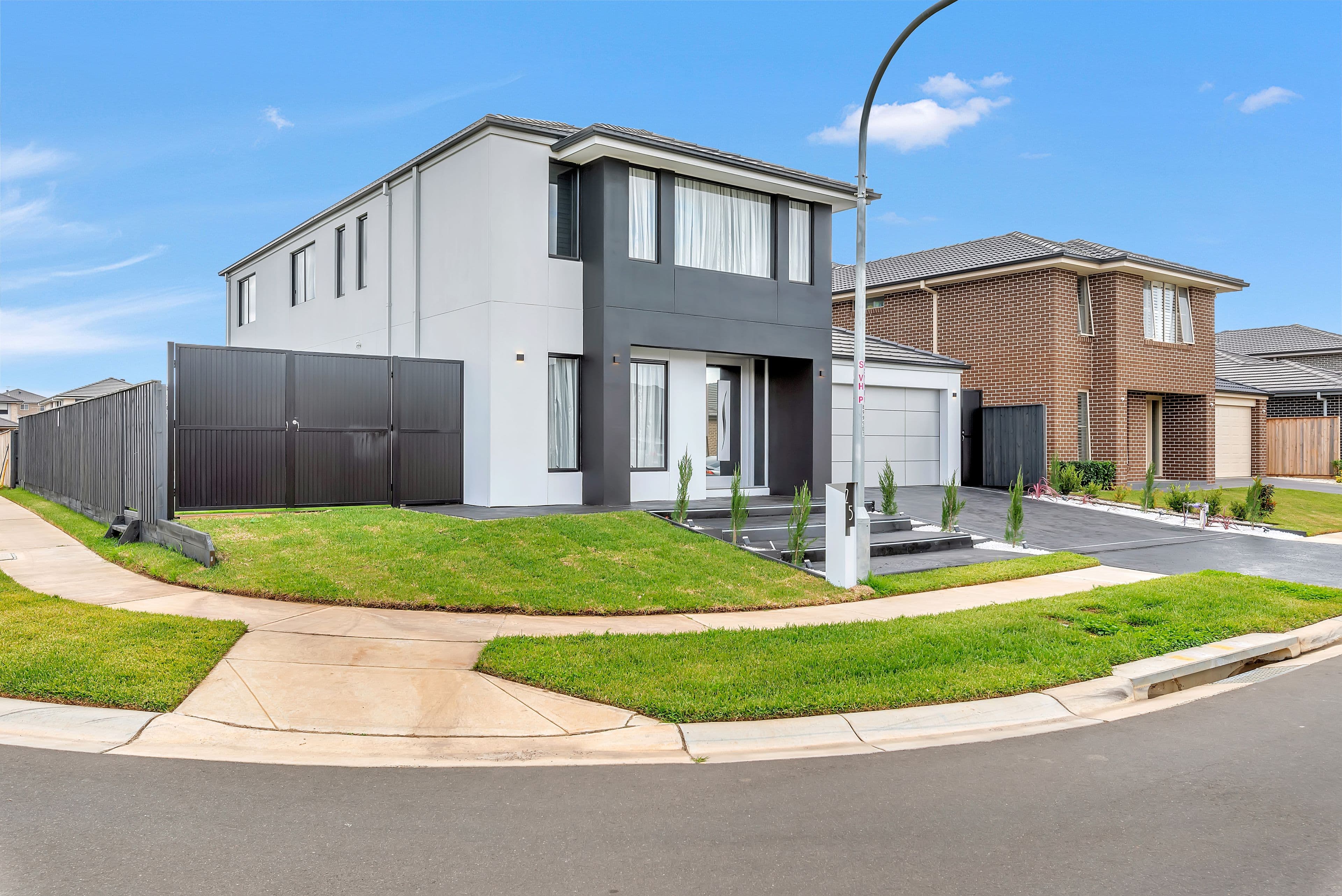 25 Savery Road, Carnes Hill - Thumbnail 2