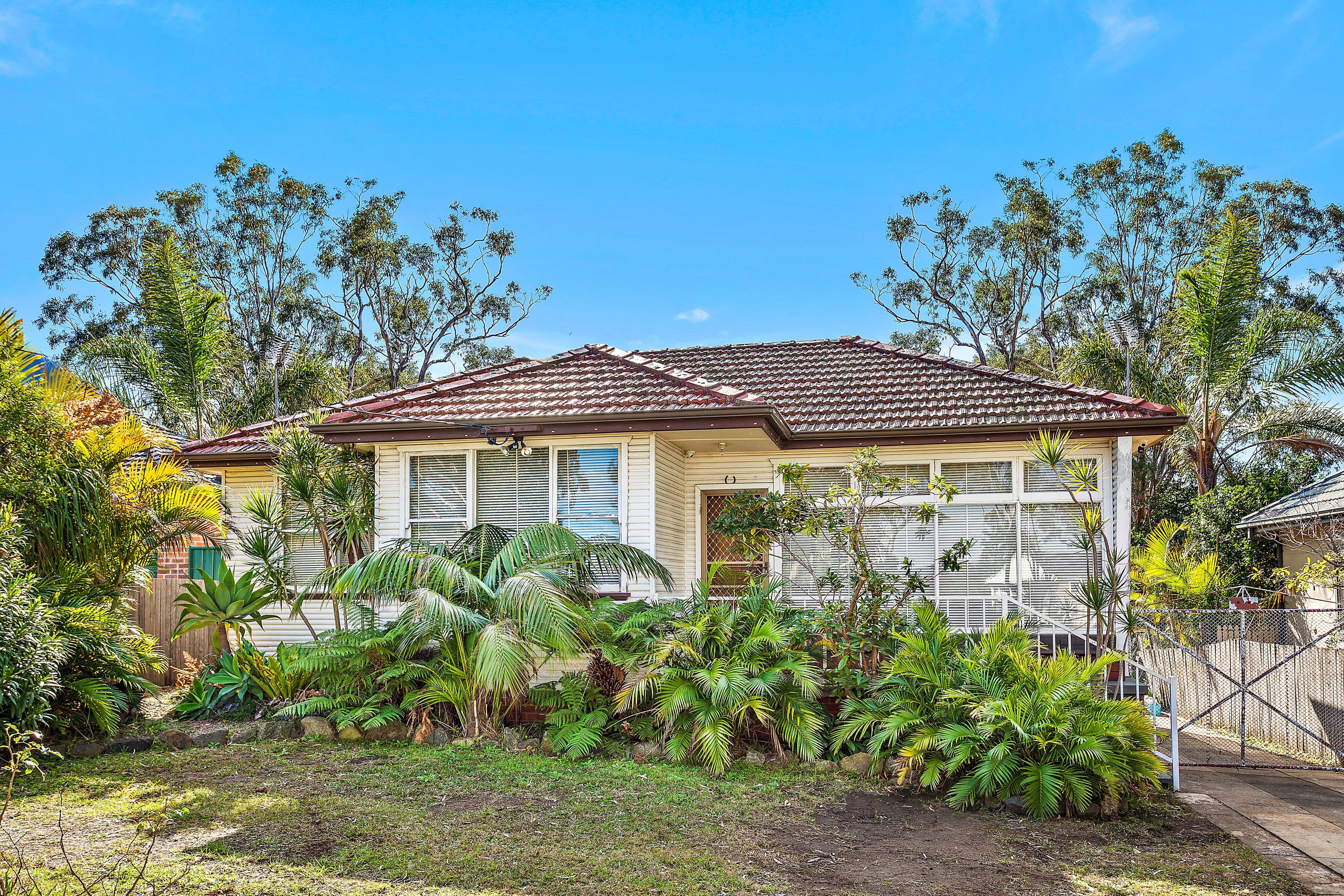 252 Farmborough Road, Farmborough Heights - Image 1