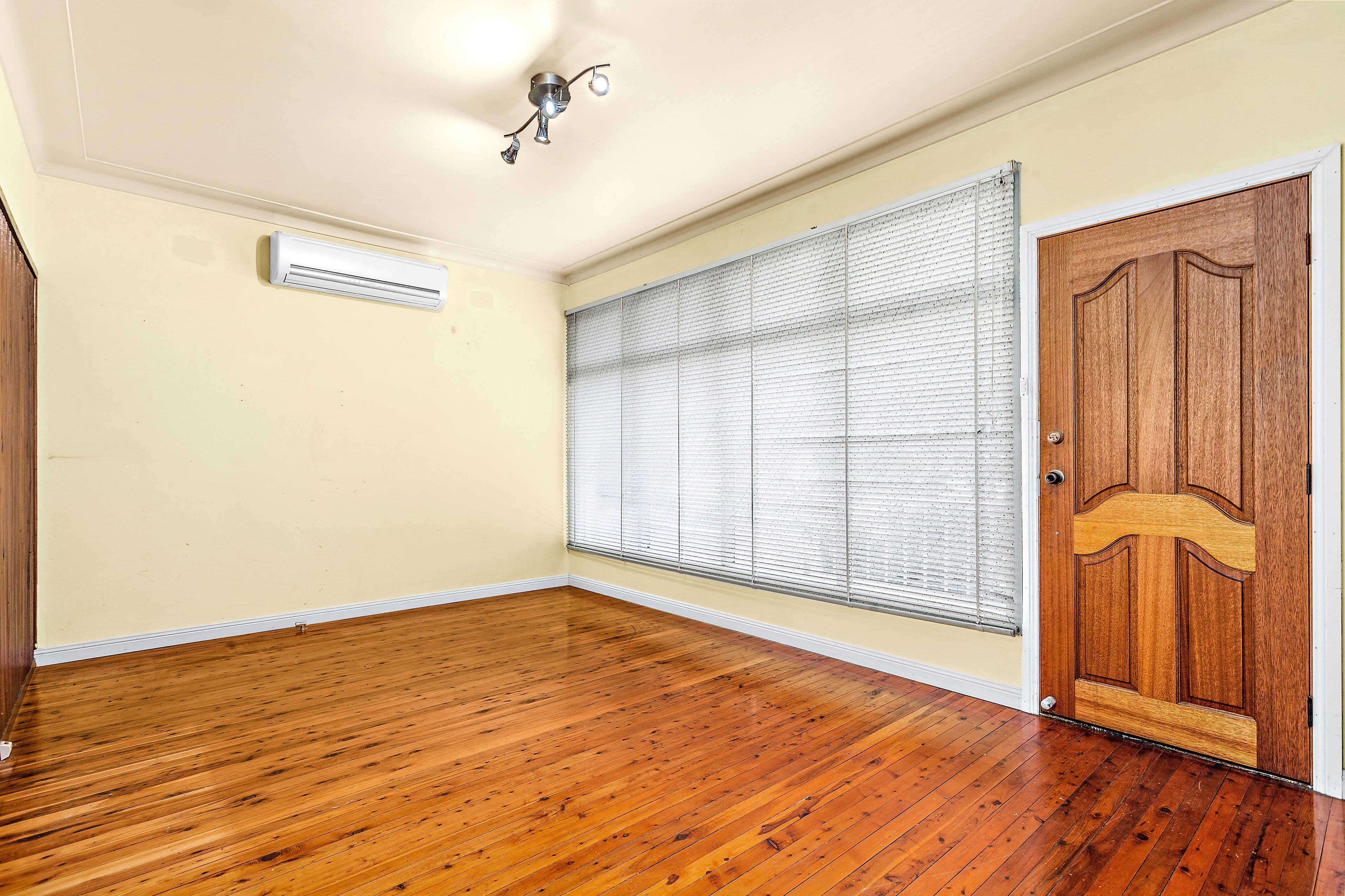 252 Farmborough Road, Farmborough Heights - Thumbnail 2