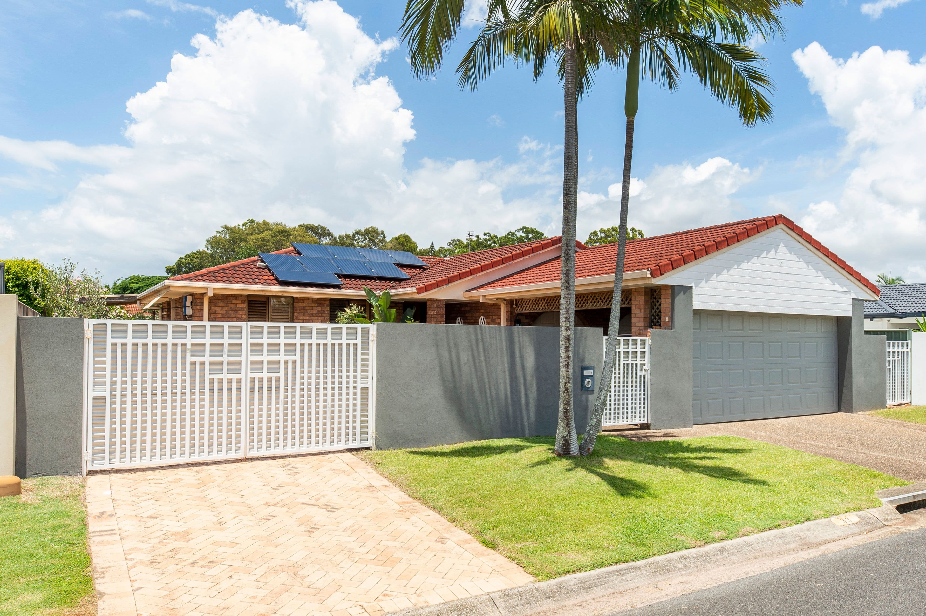 33 Lakefield Crescent, Paradise Point QLD 4216, Paradise Point - Thumbnail 2