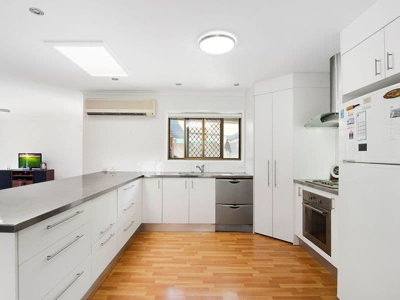 82 Saffron Street, Elanora QLD 4221, Elanora - Thumbnail 2