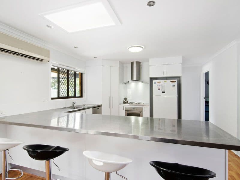 82 Saffron Street, Elanora QLD 4221, Elanora - Thumbnail 3