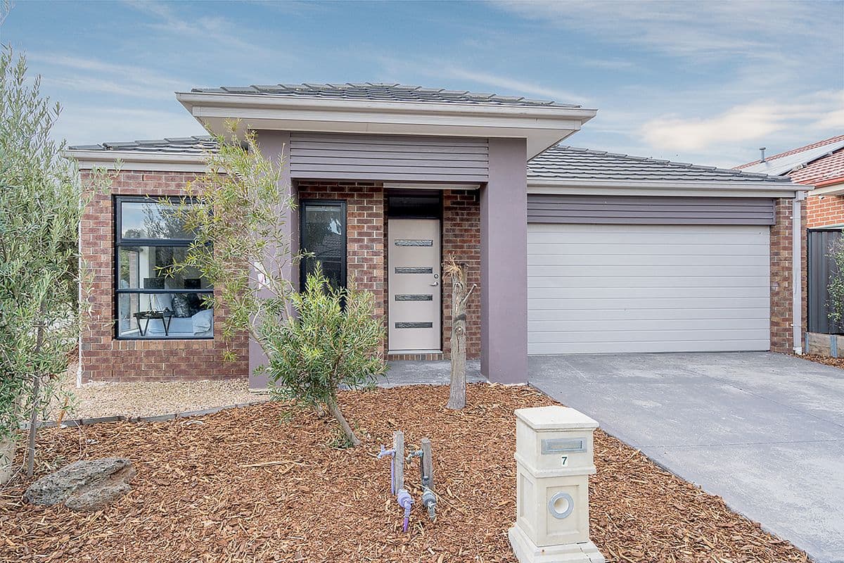 7 Pearce Way, Craigieburn VIC 3064, Craigieburn - Thumbnail 2
