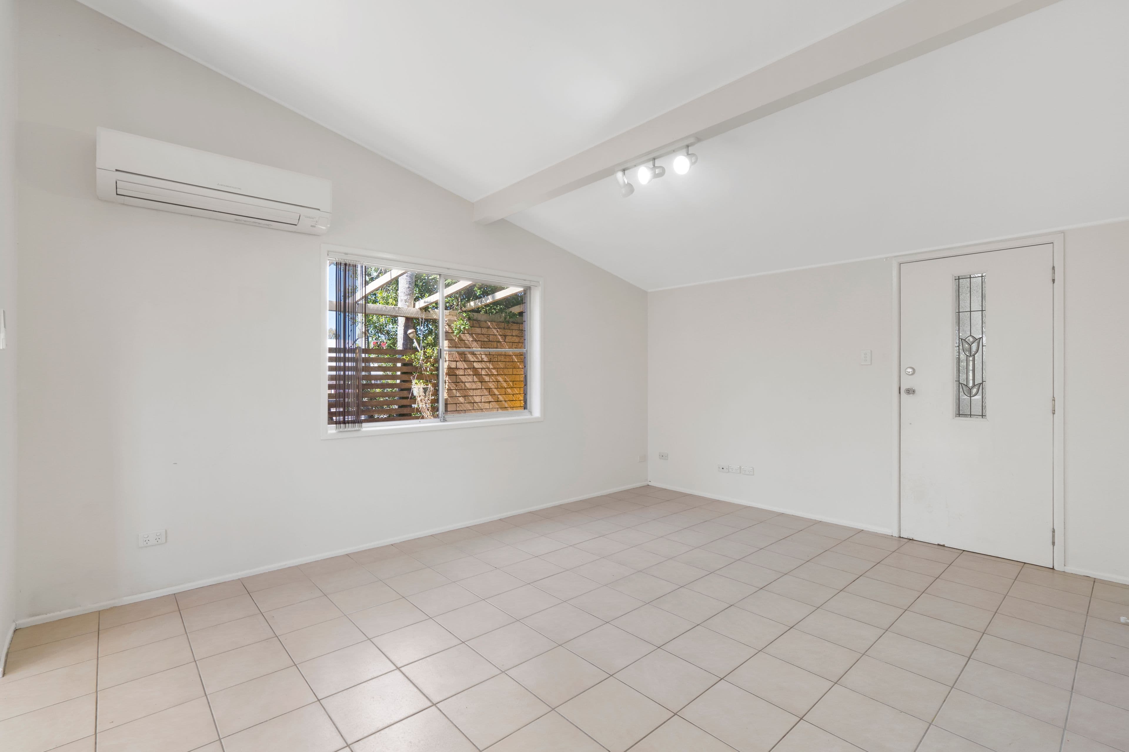 47 Rochester Drive, Mount Warren Park QLD 4207, Mount Warren Park - Thumbnail 4