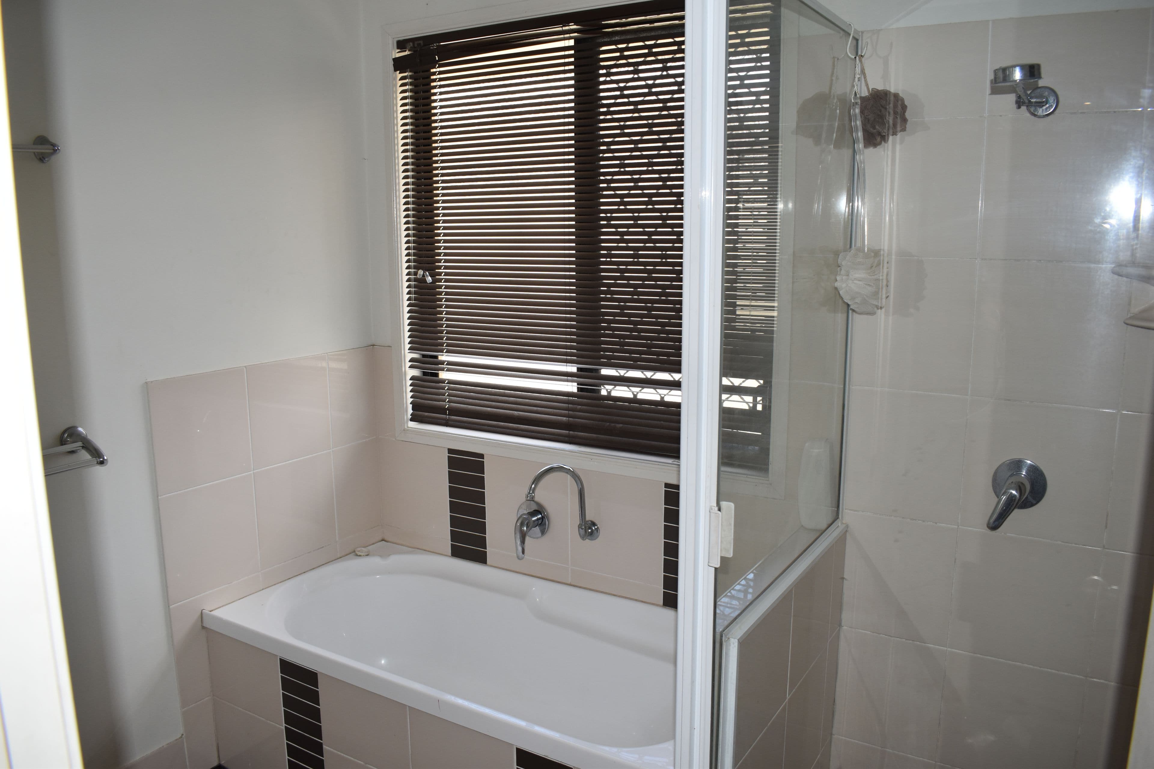 21 Mooney Crescent, Emerald QLD 4720, Emerald - Thumbnail 5