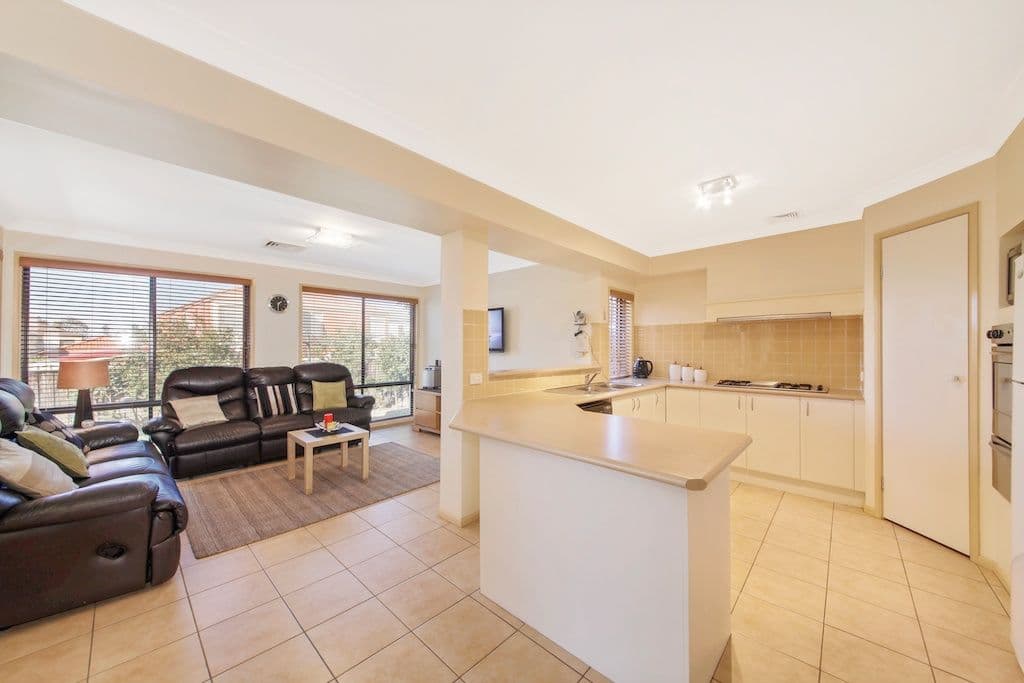 84 Carmichael Drive, WEST HOXTON NSW 2171, West Hoxton - Thumbnail 3