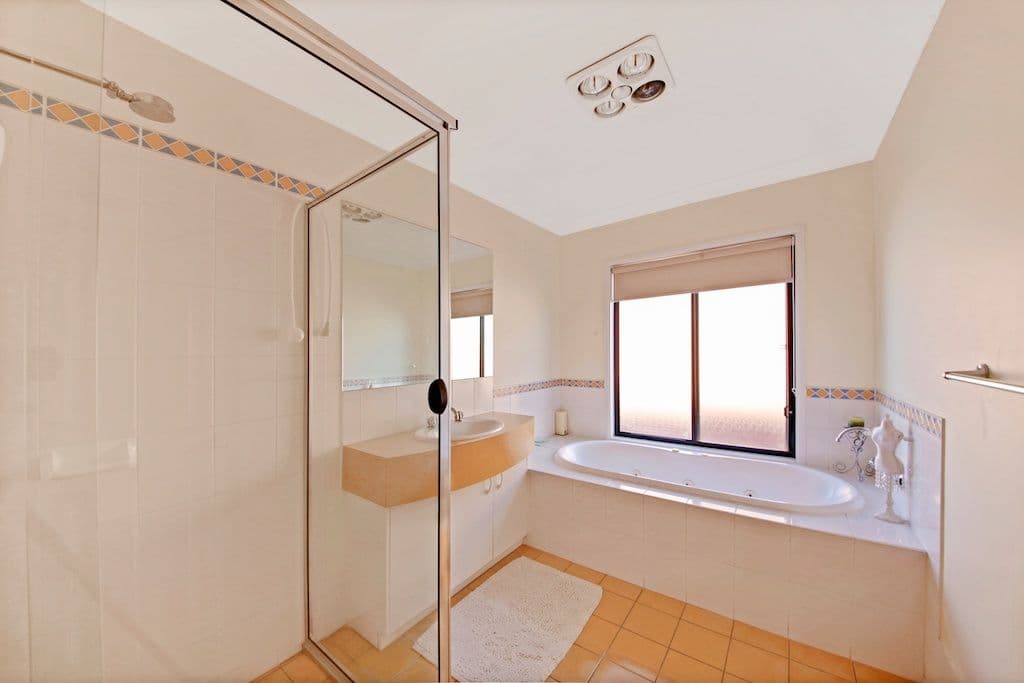 84 Carmichael Drive, WEST HOXTON NSW 2171, West Hoxton - Thumbnail 8
