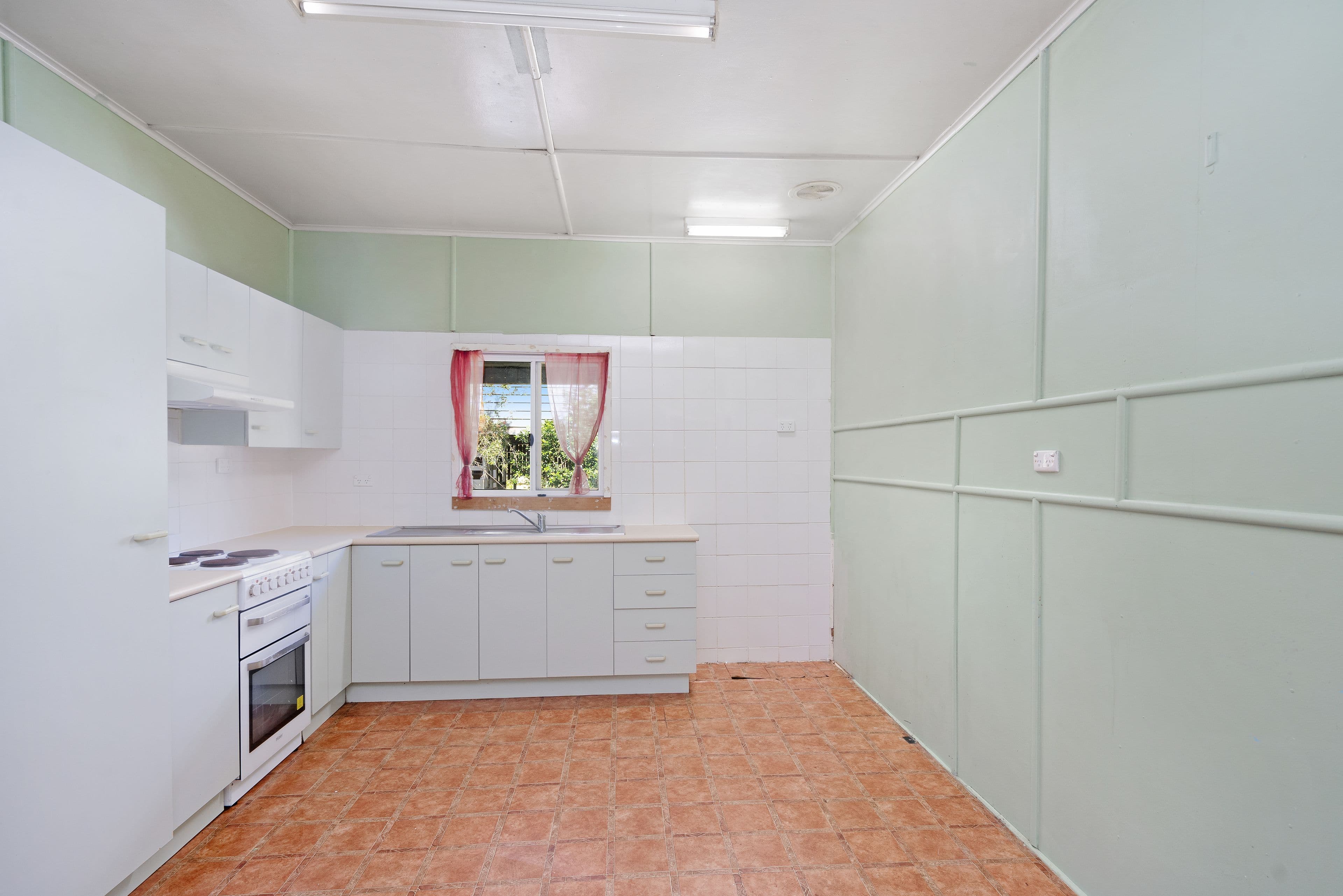 4 Hibiscus Avenue, Beerburrum QLD 4517, Beerburrum - Thumbnail 7