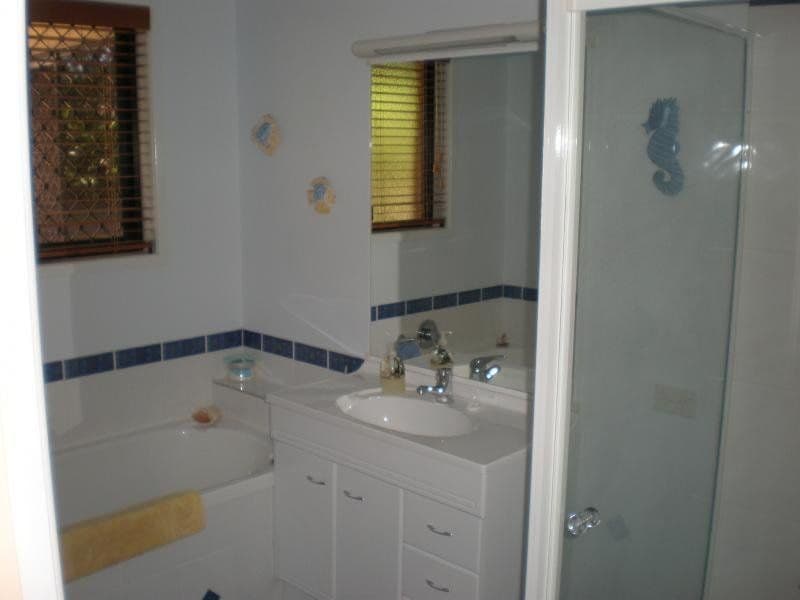 12 Kentia Avenue, MOORE PARK BEACH QLD 4670, Moore Park Beach - Thumbnail 5