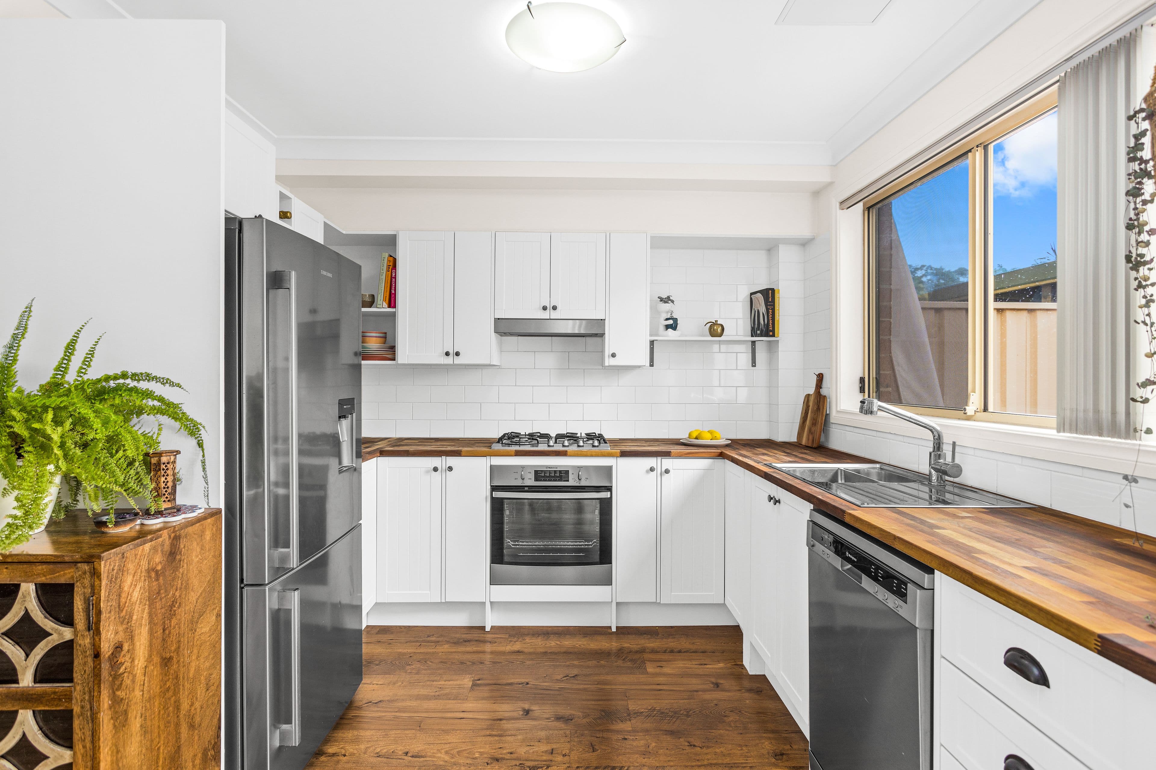 34 Rowland Avenue, Wollongong NSW 2500, Wollongong - Thumbnail 2