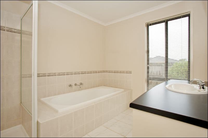 2-4 McCubbin Court, CORIO VIC 3214, Corio - Thumbnail 7