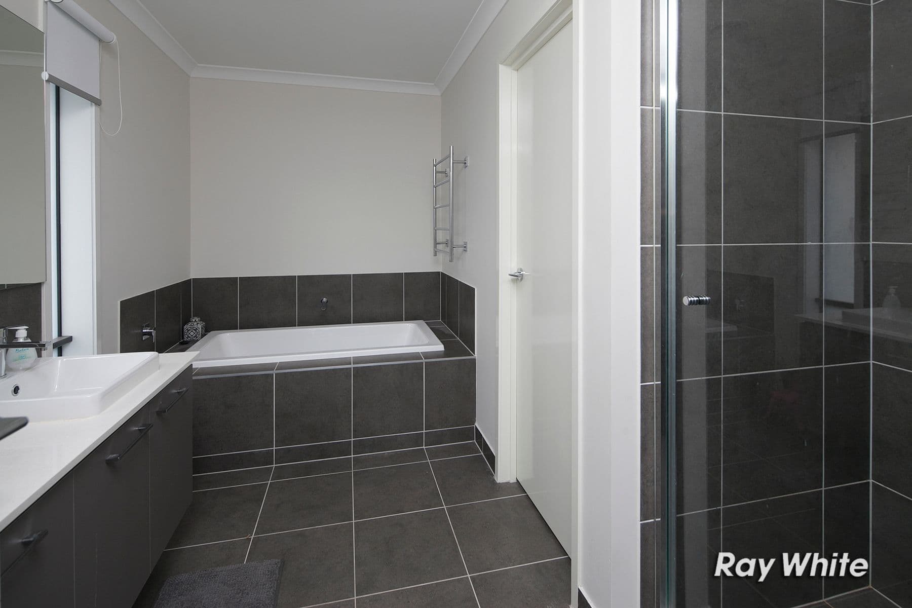 27 Melaleuca Crescent, Langwarrin VIC 3910, Langwarrin - Thumbnail 6