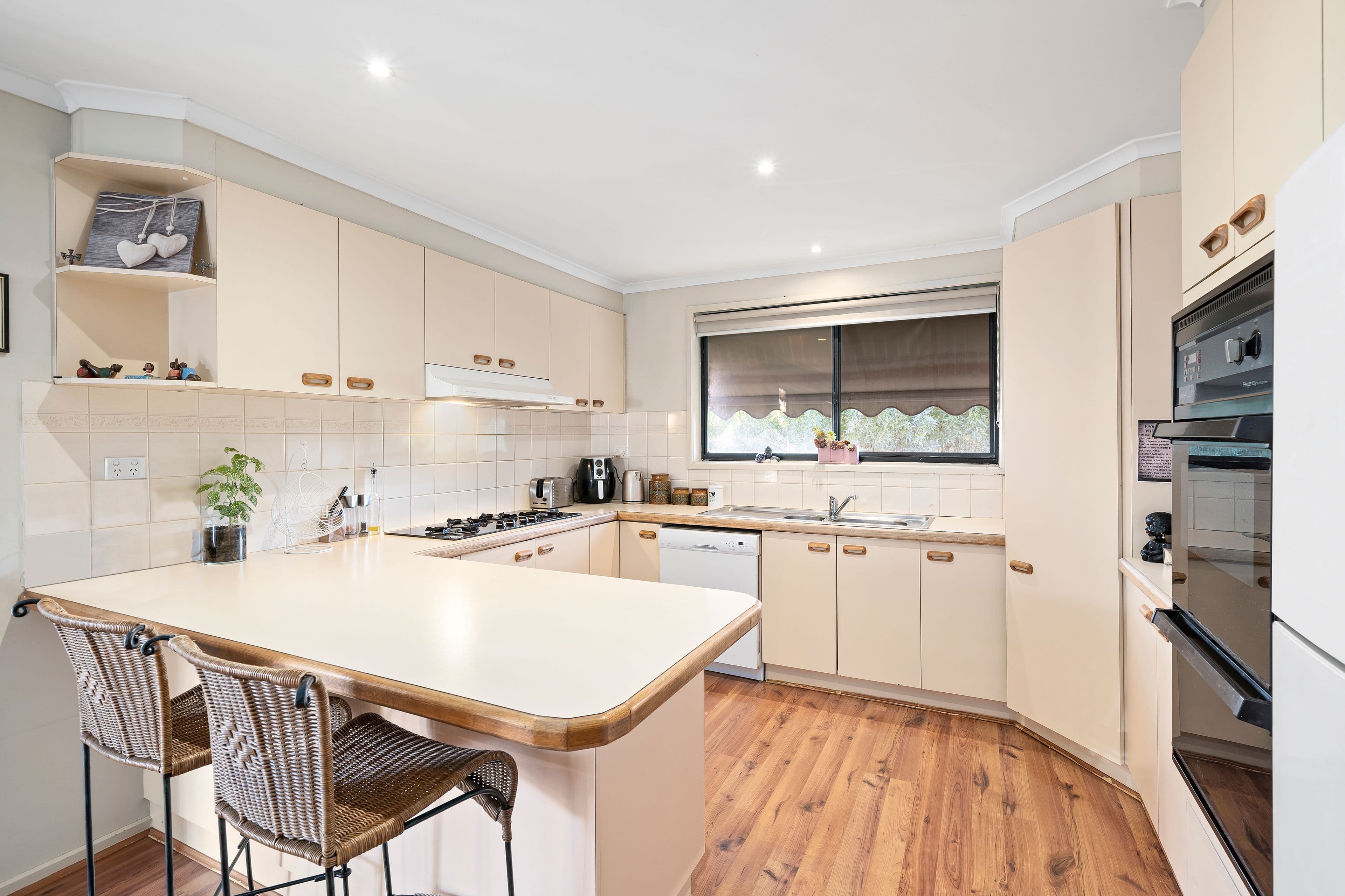 6 Sandleford Court, Sunbury VIC 3429, Sunbury - Thumbnail 3