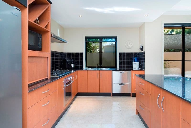 35 Calmwater Crescent, HELENSVALE QLD 4212, Helensvale - Thumbnail 4
