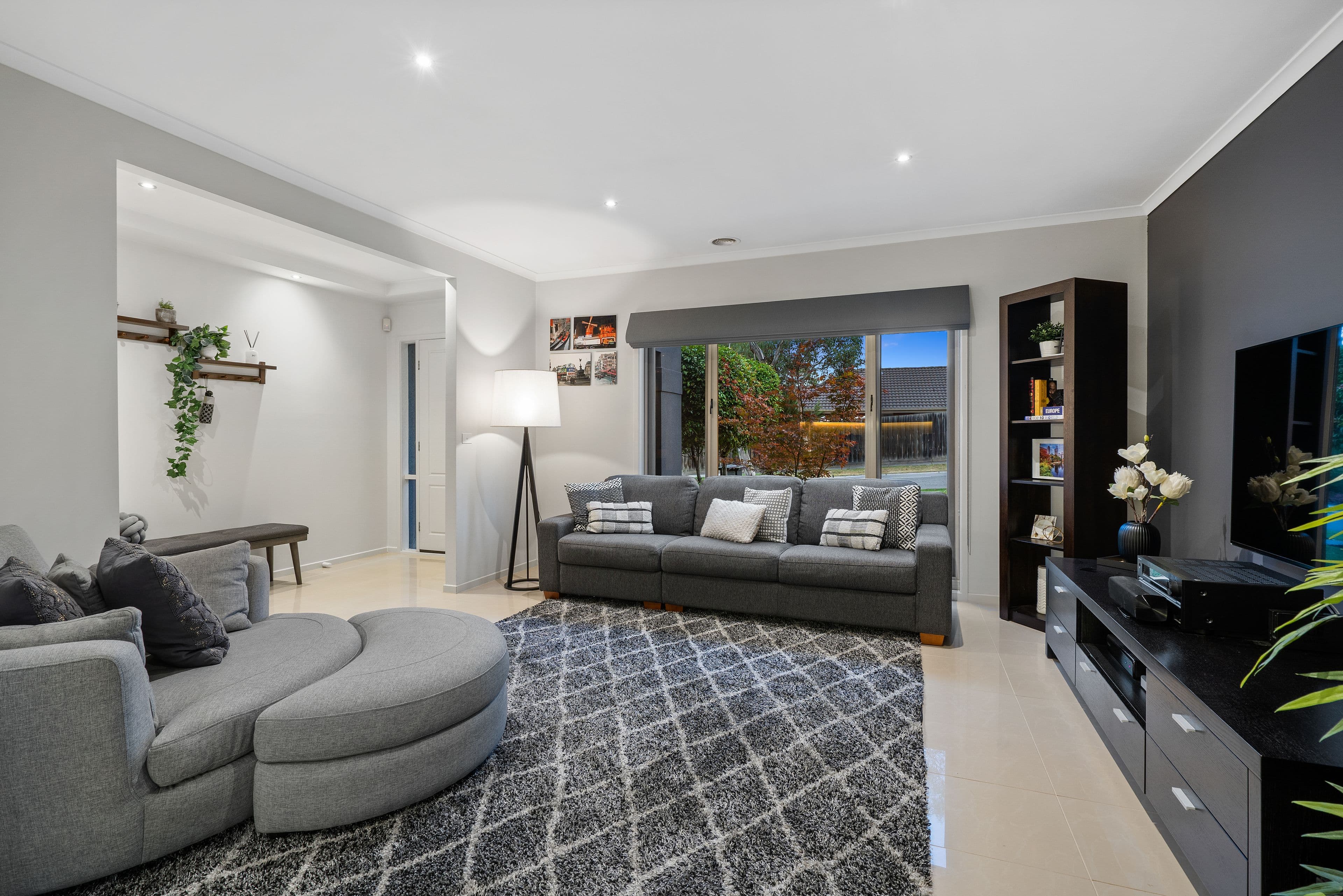 2 Palais Crescent, South Morang VIC 3752, South Morang - Thumbnail 3