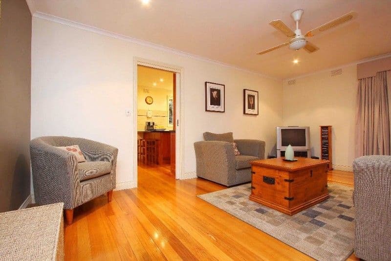 11 Kurrajong Crescent, WATSONIA NORTH VIC 3087, Watsonia North - Thumbnail 3