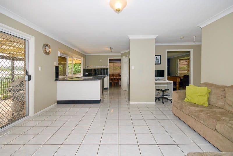 88 Honeysuckle Wy, CALAMVALE QLD 4116, Calamvale - Thumbnail 3