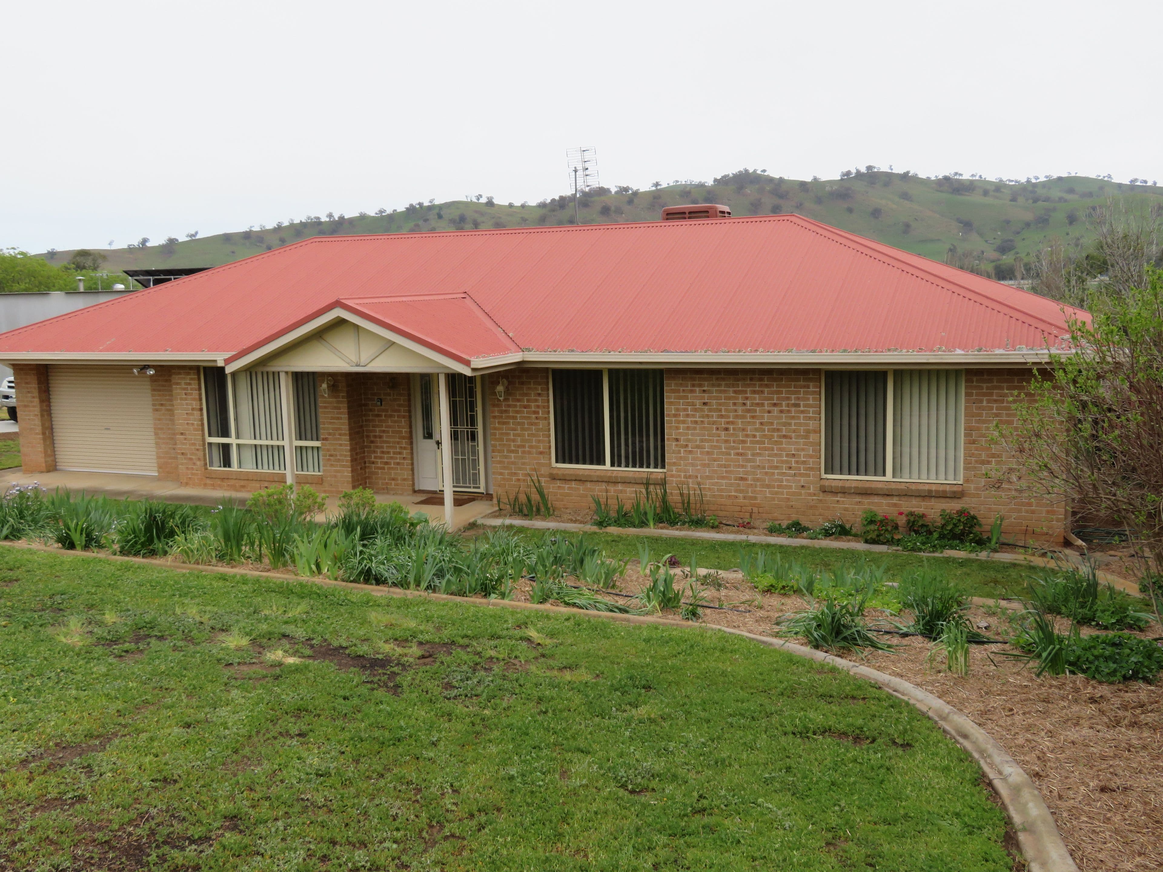 35 Mount Street, Gundagai NSW 2722, Gundagai - Image 1
