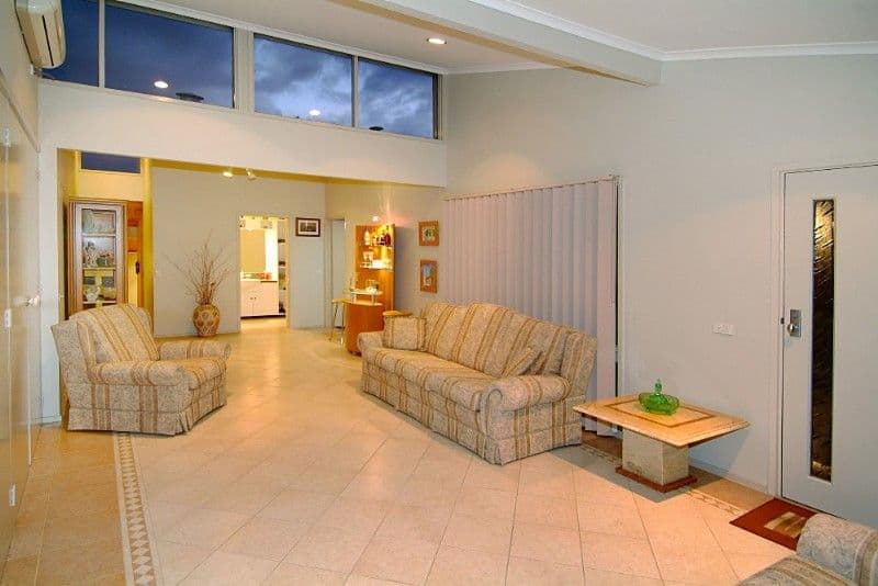 8 Nokuna Court, GREENSBOROUGH VIC 3088, Greensborough - Thumbnail 2