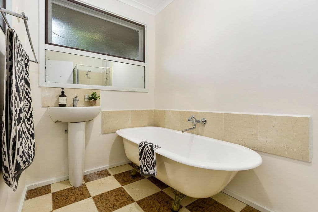 40 Barrington Road, Barrington, Barrington - Thumbnail 7