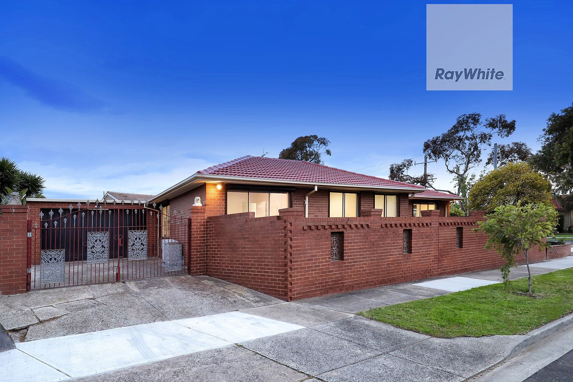 18 Dunfield Drive, Gladstone Park VIC 3043, Gladstone Park - Thumbnail 2