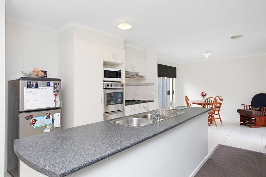 19 Minstrel Close, WYNDHAM VALE VIC 3024, Wyndham Vale - Thumbnail 2
