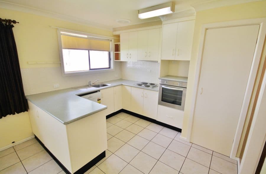 26 Taylor Road, YOUNG NSW 2594, Young - Thumbnail 2
