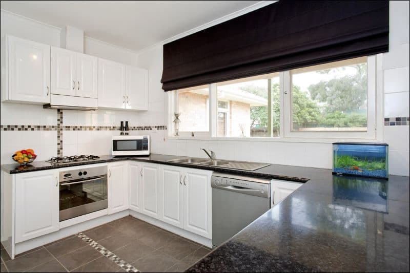13 Flinders Avenue, LARA VIC 3212, Lara - Thumbnail 3